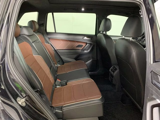 2022 Deep Black Pearl Volkswagen Tiguan 2.0T SEL R-Line AWD SUV