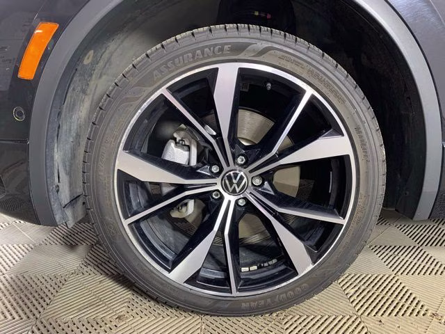 2022 Deep Black Pearl Volkswagen Tiguan 2.0T SEL R-Line AWD SUV