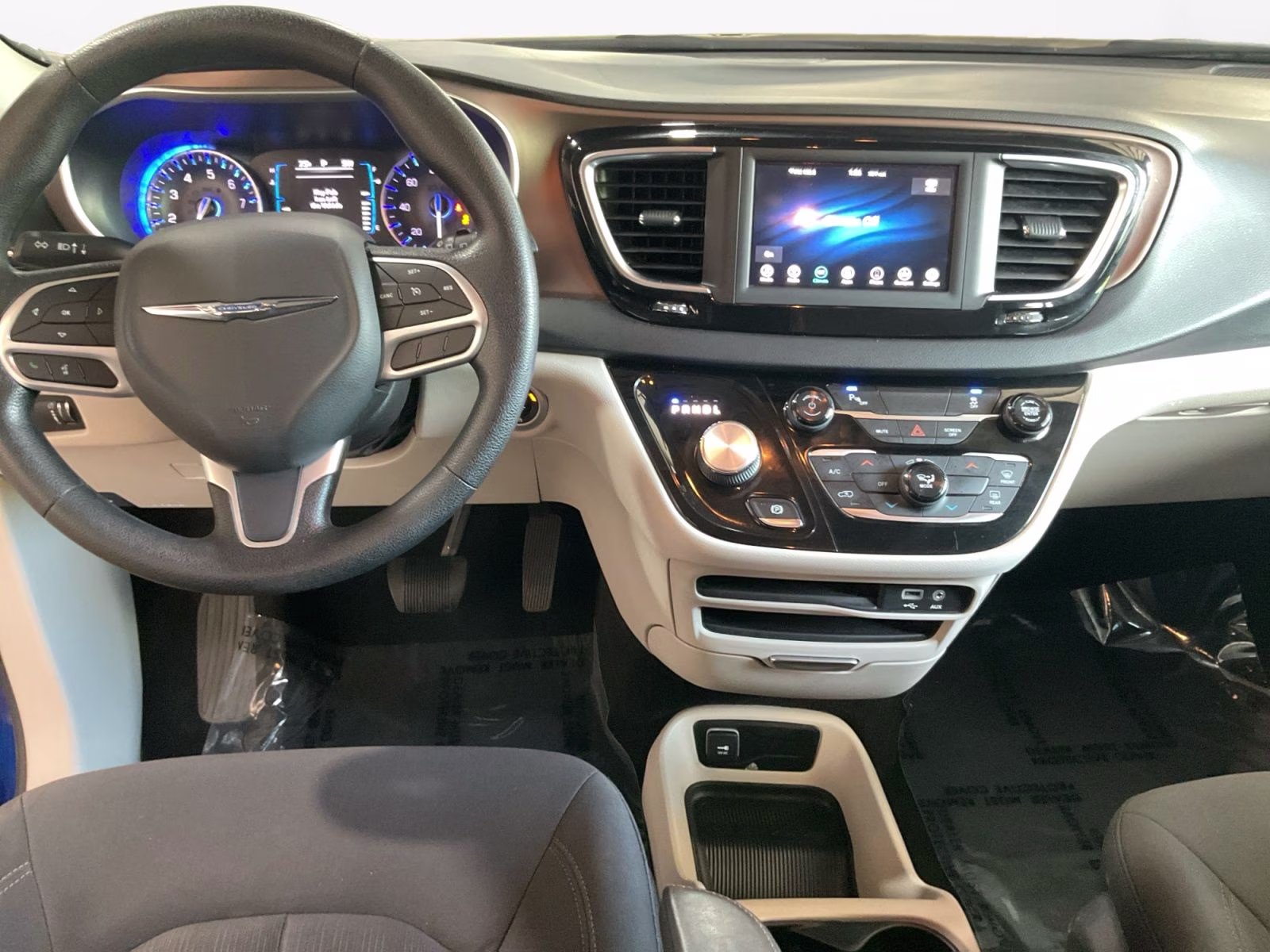 2019 Ocean Blue Metallic Chrysler Pacifica L FWD Van
