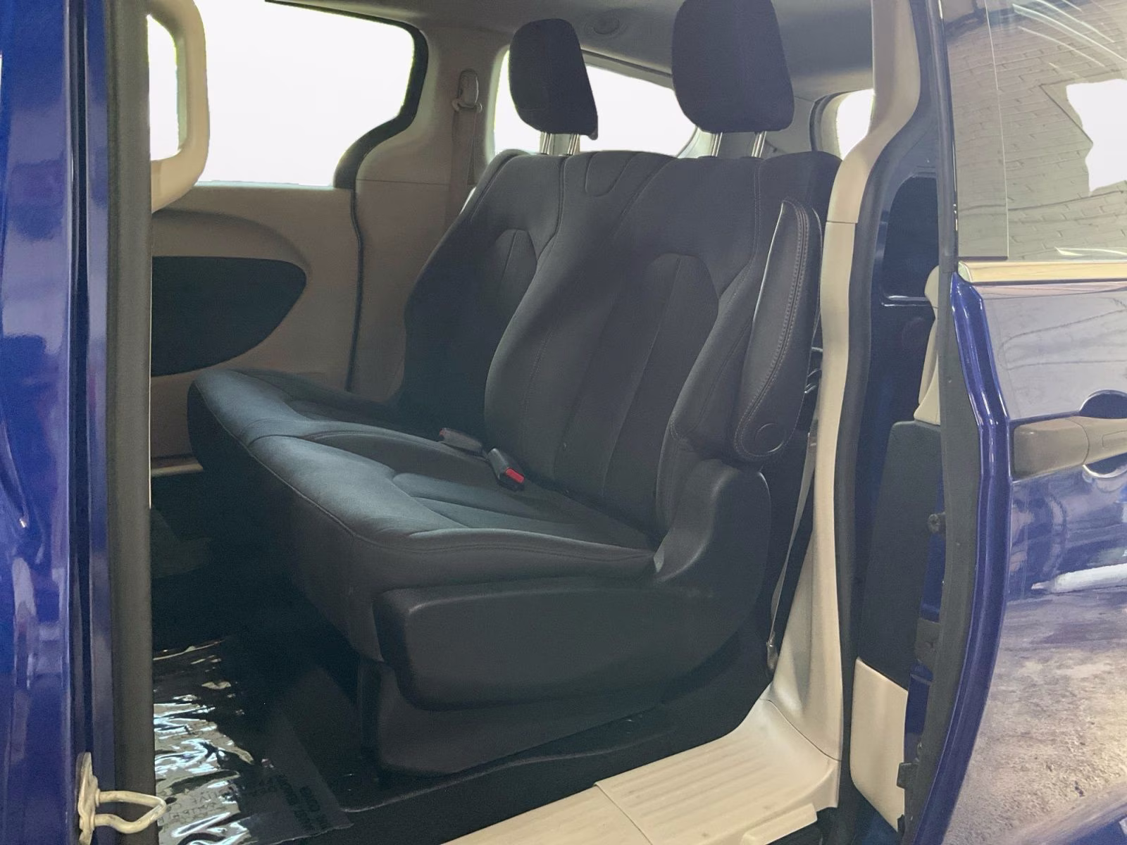 2019 Ocean Blue Metallic Chrysler Pacifica L FWD Van