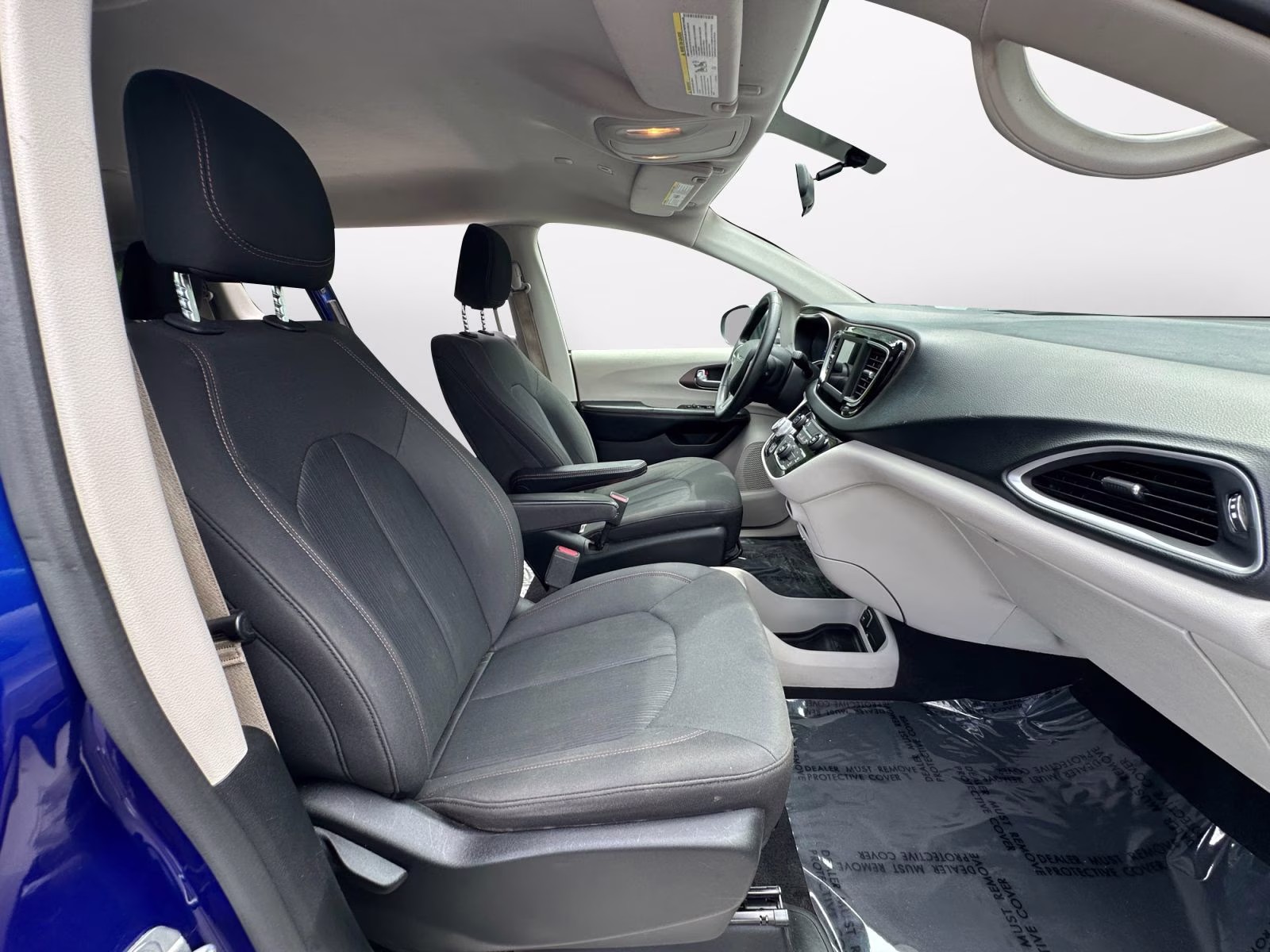 2019 Ocean Blue Metallic Chrysler Pacifica L FWD Van