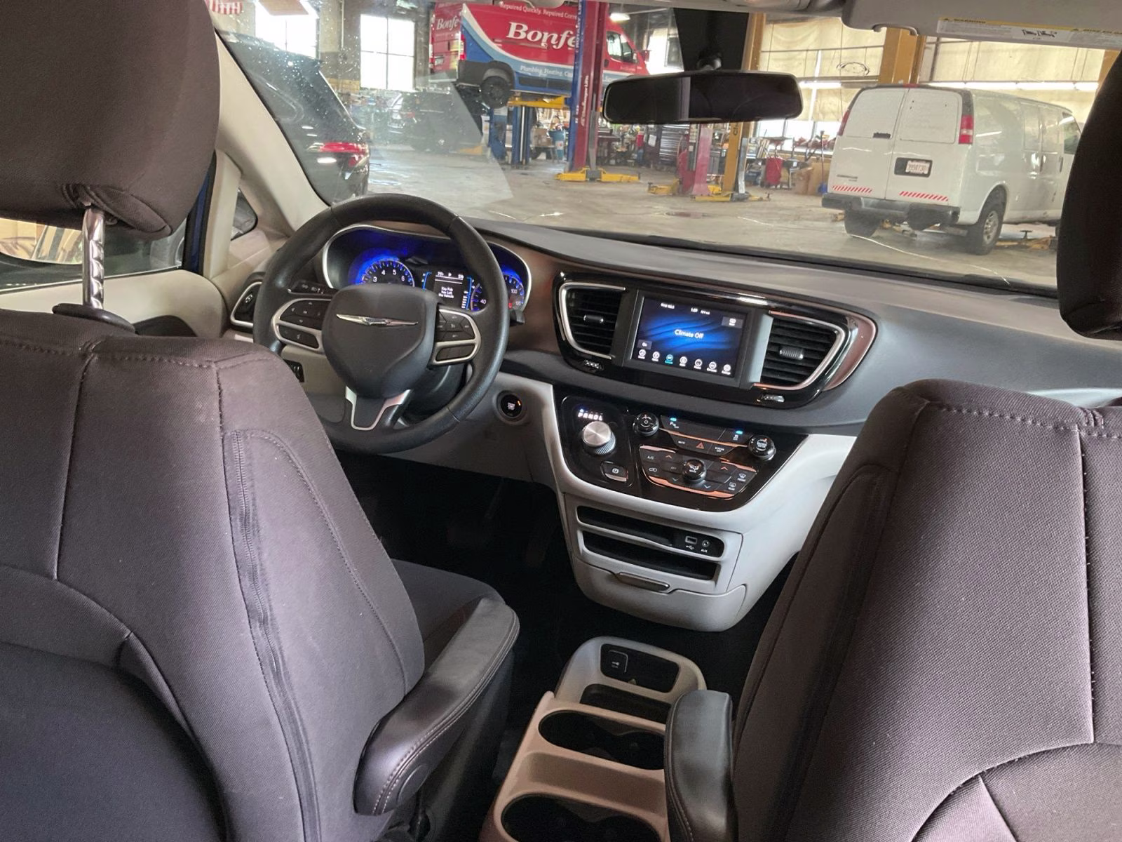 2019 Ocean Blue Metallic Chrysler Pacifica L FWD Van