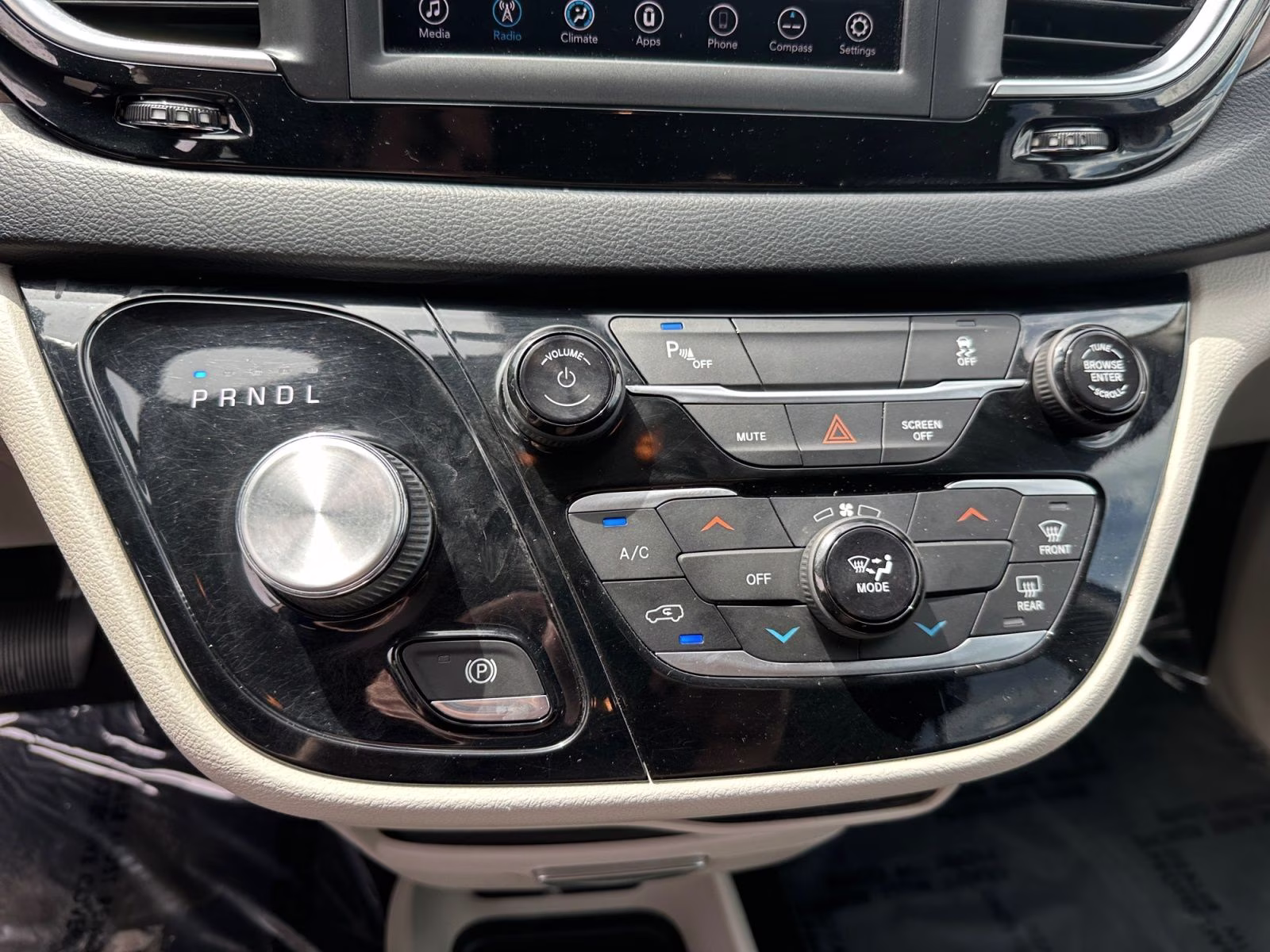 2019 Ocean Blue Metallic Chrysler Pacifica L FWD Van