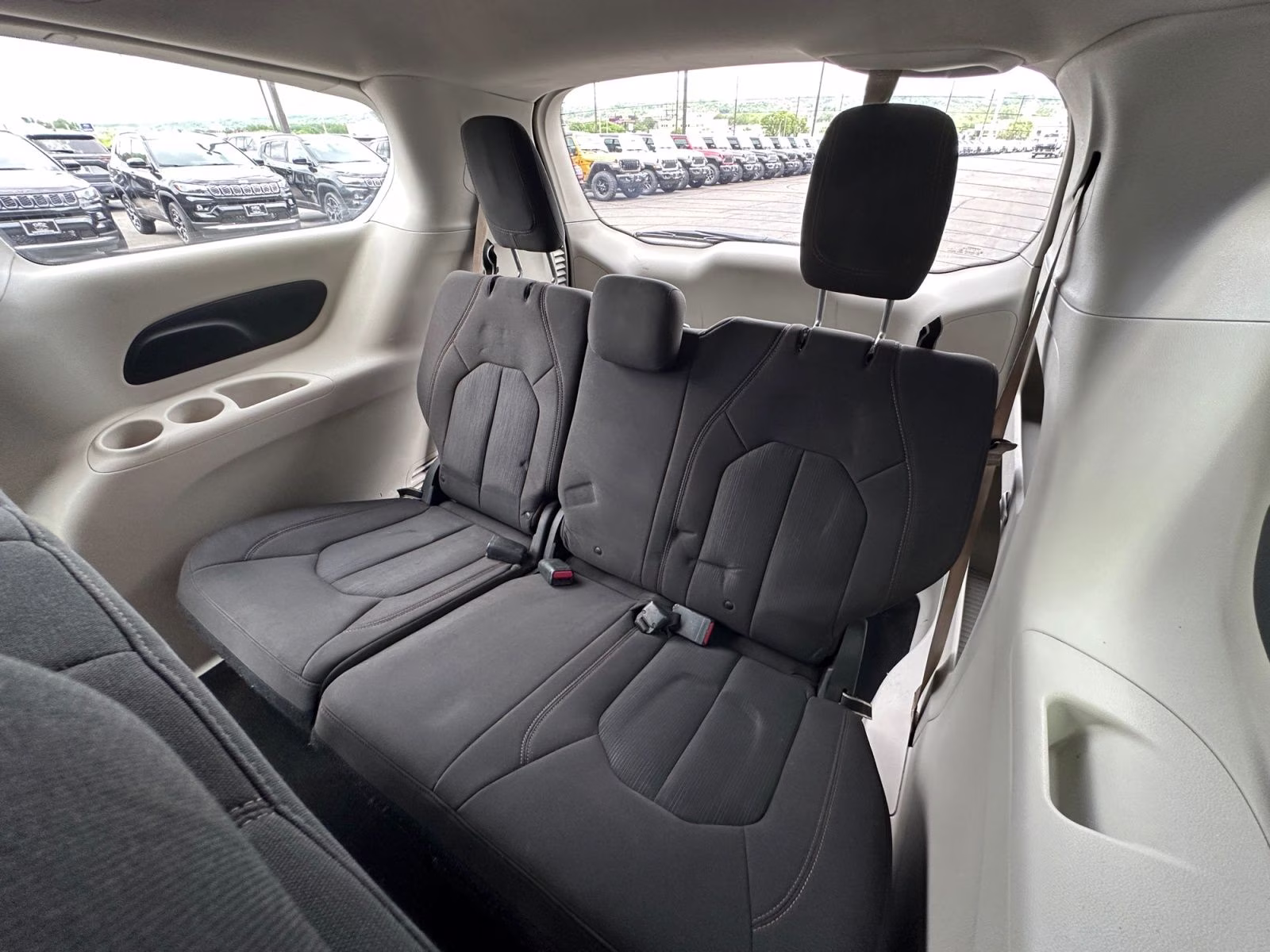 2019 Ocean Blue Metallic Chrysler Pacifica L FWD Van