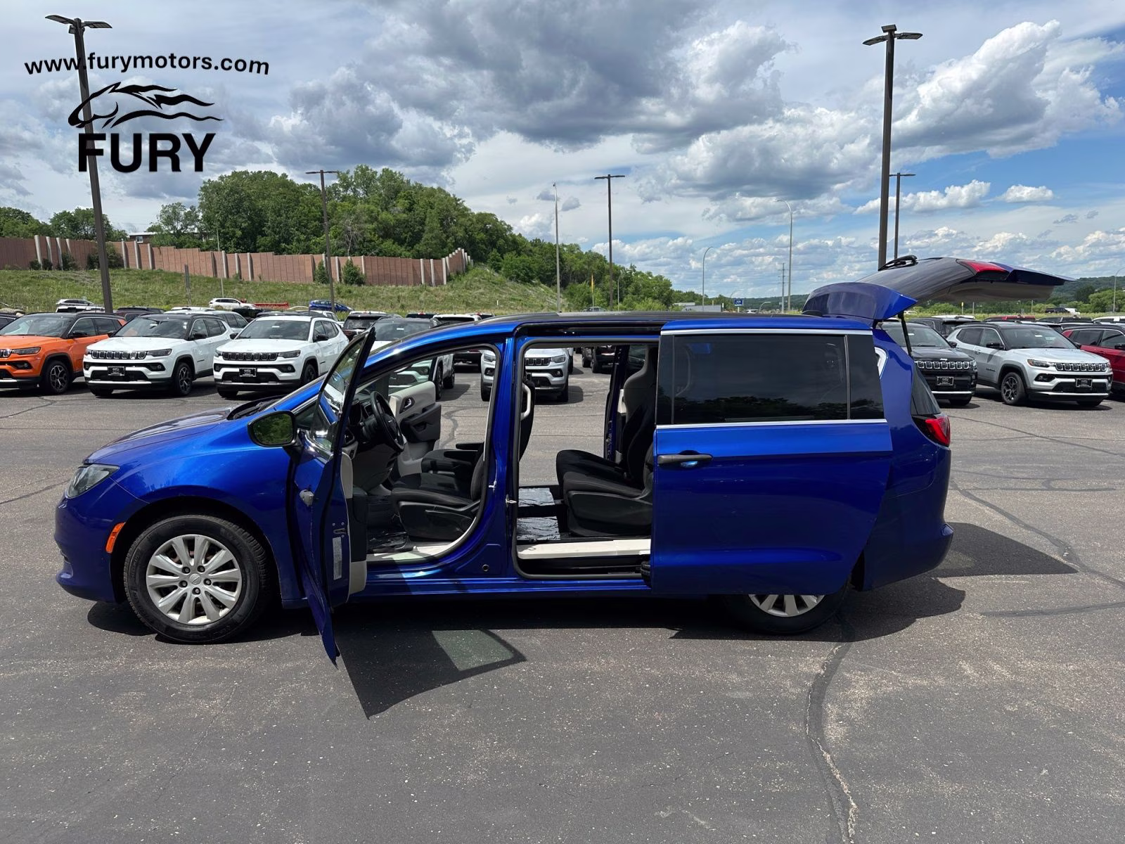 2019 Ocean Blue Metallic Chrysler Pacifica L FWD Van