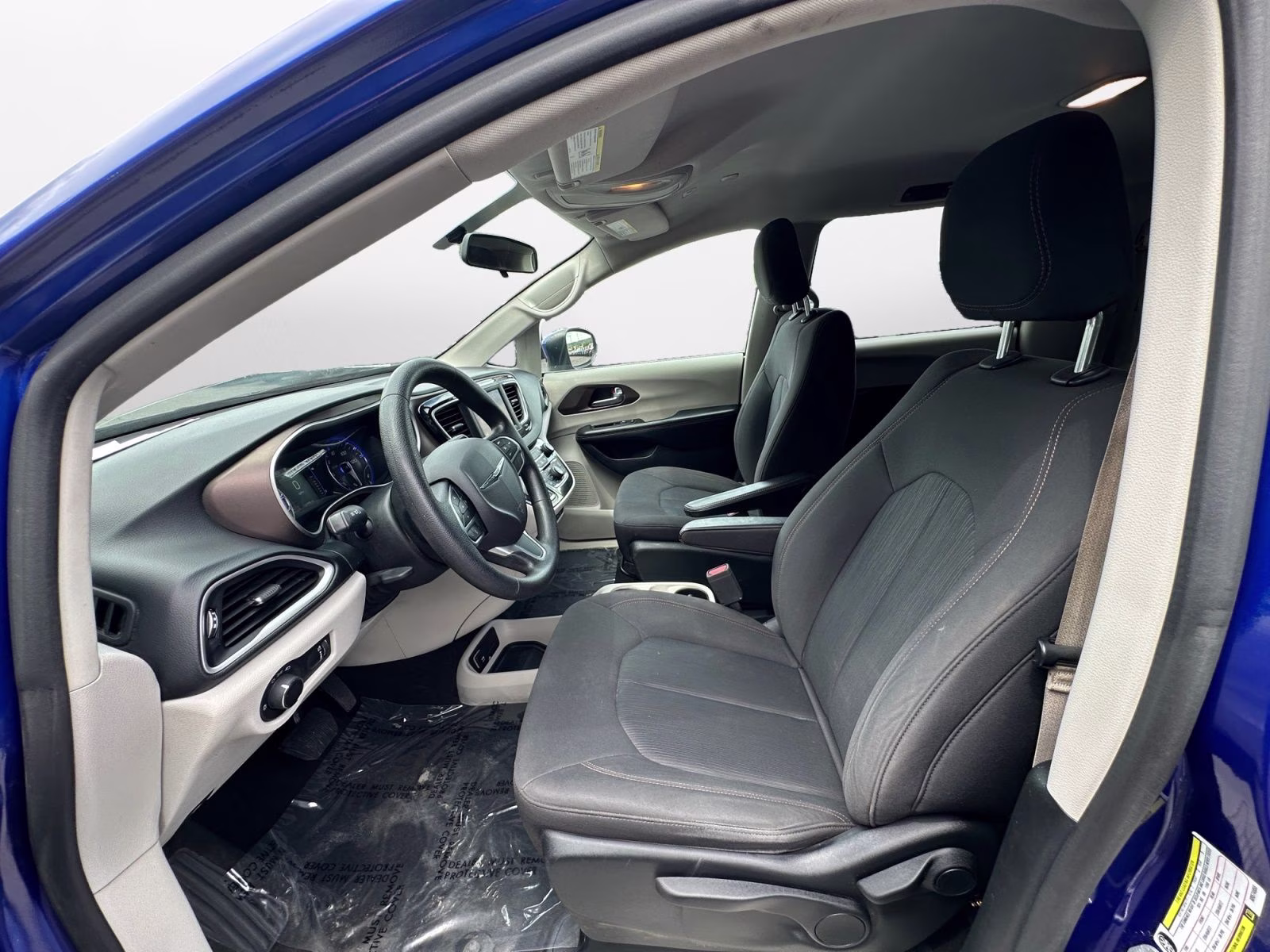 2019 Ocean Blue Metallic Chrysler Pacifica L FWD Van