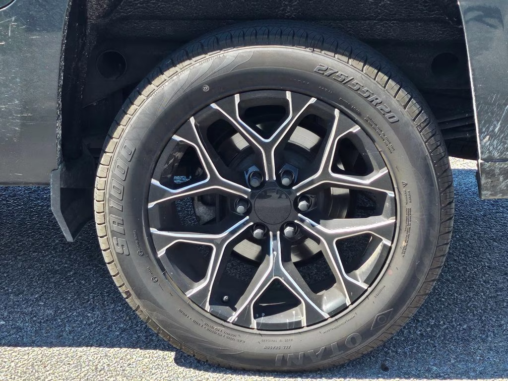 2017 Graphite Metallic Chevrolet Silverado 1500 LT RWD Truck