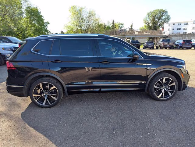2022 Deep Black Pearl Volkswagen Tiguan 2.0T SEL R-Line AWD SUV