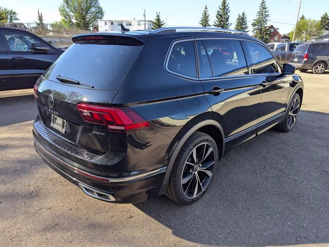 2022 Deep Black Pearl Volkswagen Tiguan 2.0T SEL R-Line AWD SUV