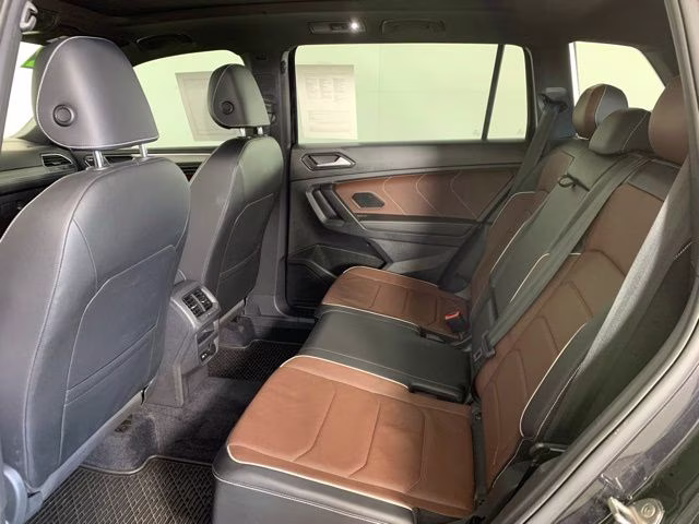 2022 Deep Black Pearl Volkswagen Tiguan 2.0T SEL R-Line AWD SUV