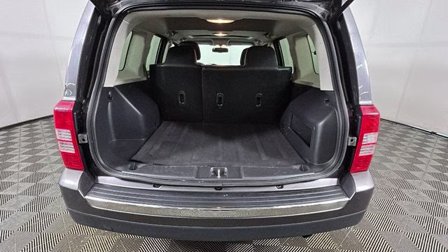 2016 Granite Crystal Metallic Clearcoat Jeep Patriot High Altitude 4X4 SUV