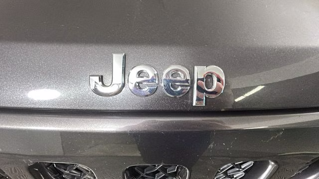 2016 Granite Crystal Metallic Clearcoat Jeep Patriot High Altitude 4X4 SUV