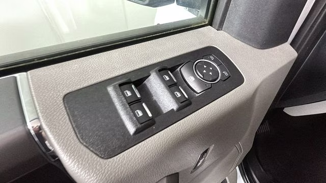 2019 Oxford White Ford F-150 XLT 4X4 Truck