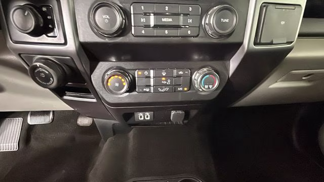 2019 Oxford White Ford F-150 XLT 4X4 Truck