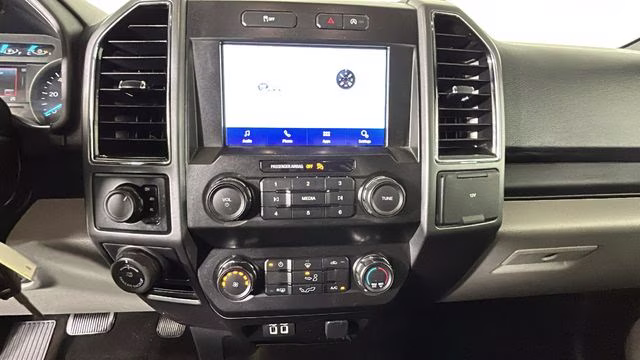 2019 Oxford White Ford F-150 XLT 4X4 Truck