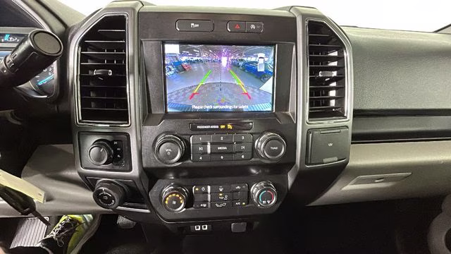 2019 Oxford White Ford F-150 XLT 4X4 Truck