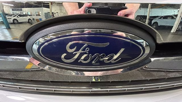 2019 Oxford White Ford F-150 XLT 4X4 Truck