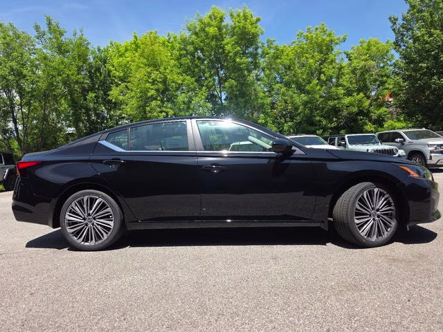 2026 Super Black Clearcoat Nissan Altima 2.5 SV FWD Sedan
