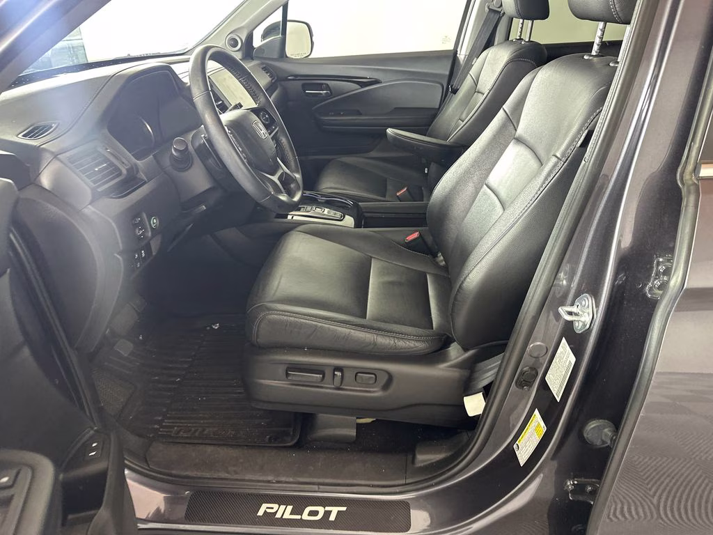 2022 Modern Steel Metallic Honda Pilot Touring FWD SUV