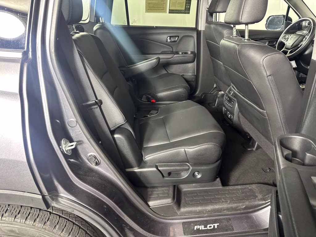 2022 Modern Steel Metallic Honda Pilot Touring FWD SUV