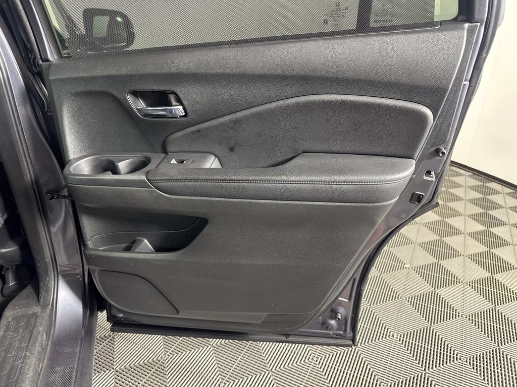 2022 Modern Steel Metallic Honda Pilot Touring FWD SUV