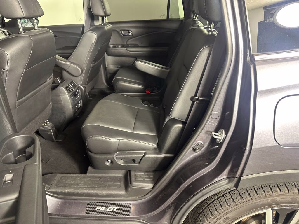 2022 Modern Steel Metallic Honda Pilot Touring FWD SUV