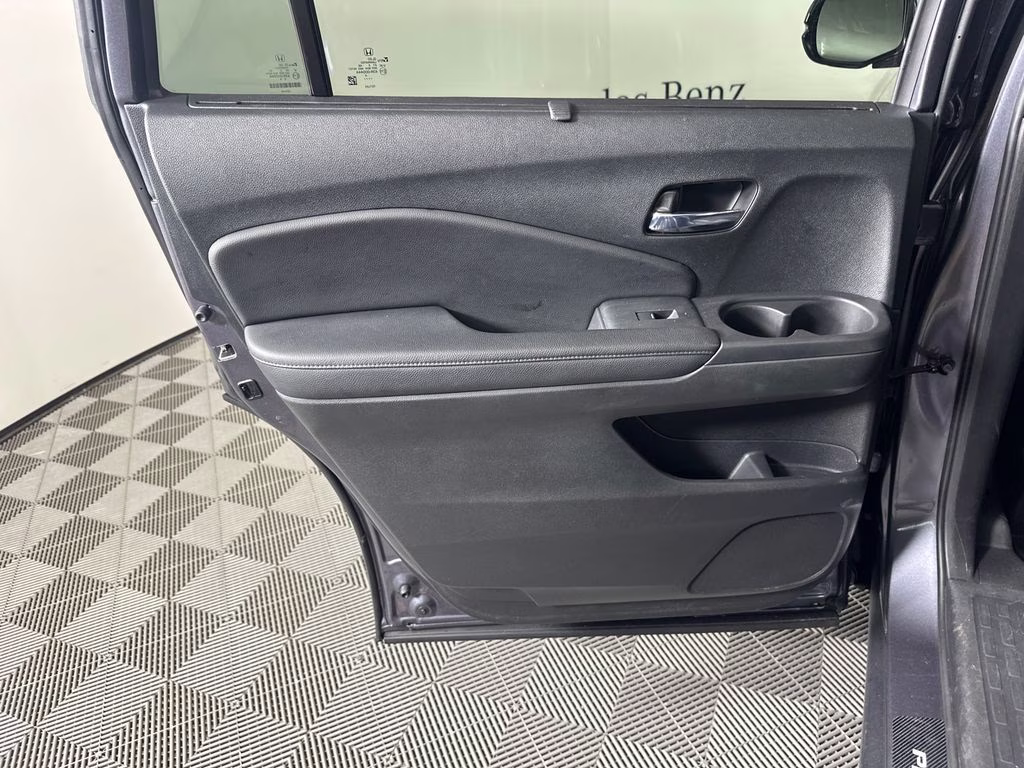 2022 Modern Steel Metallic Honda Pilot Touring FWD SUV