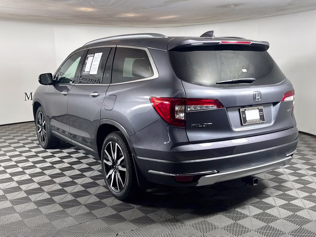 2022 Modern Steel Metallic Honda Pilot Touring FWD SUV