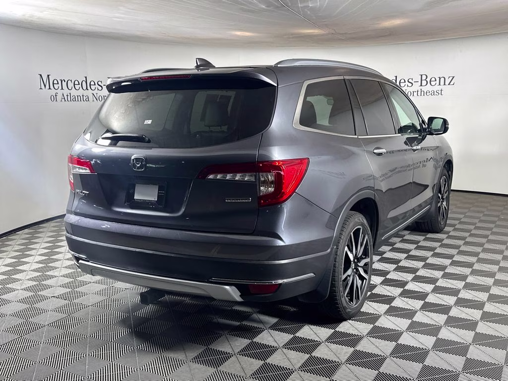 2022 Modern Steel Metallic Honda Pilot Touring FWD SUV