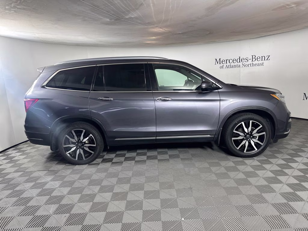 2022 Modern Steel Metallic Honda Pilot Touring FWD SUV