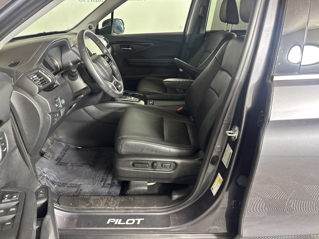 2022 Modern Steel Metallic Honda Pilot Touring FWD SUV