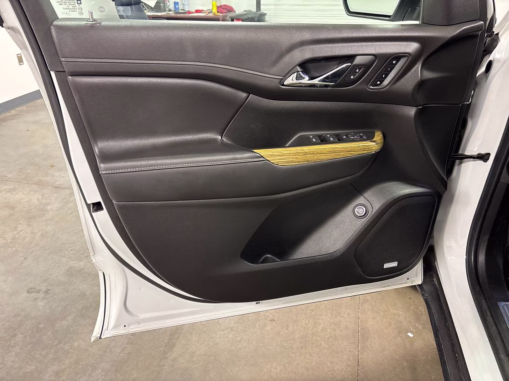 2019 White Frost Tricoat GMC Acadia Denali FWD SUV
