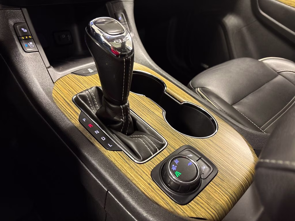 2019 White Frost Tricoat GMC Acadia Denali FWD SUV