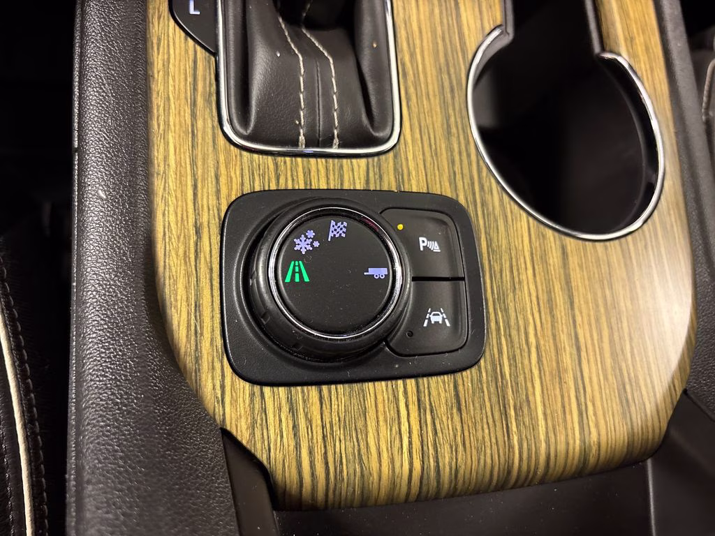 2019 White Frost Tricoat GMC Acadia Denali FWD SUV