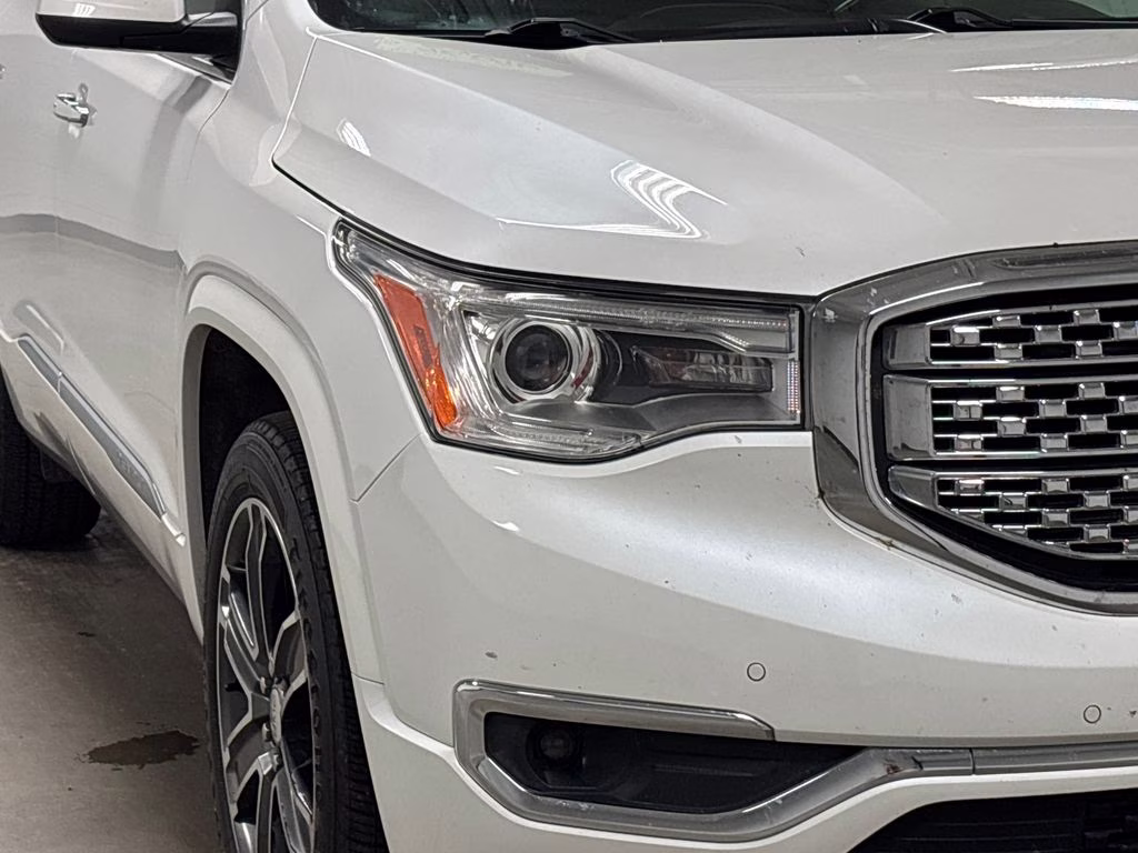 2019 White Frost Tricoat GMC Acadia Denali FWD SUV