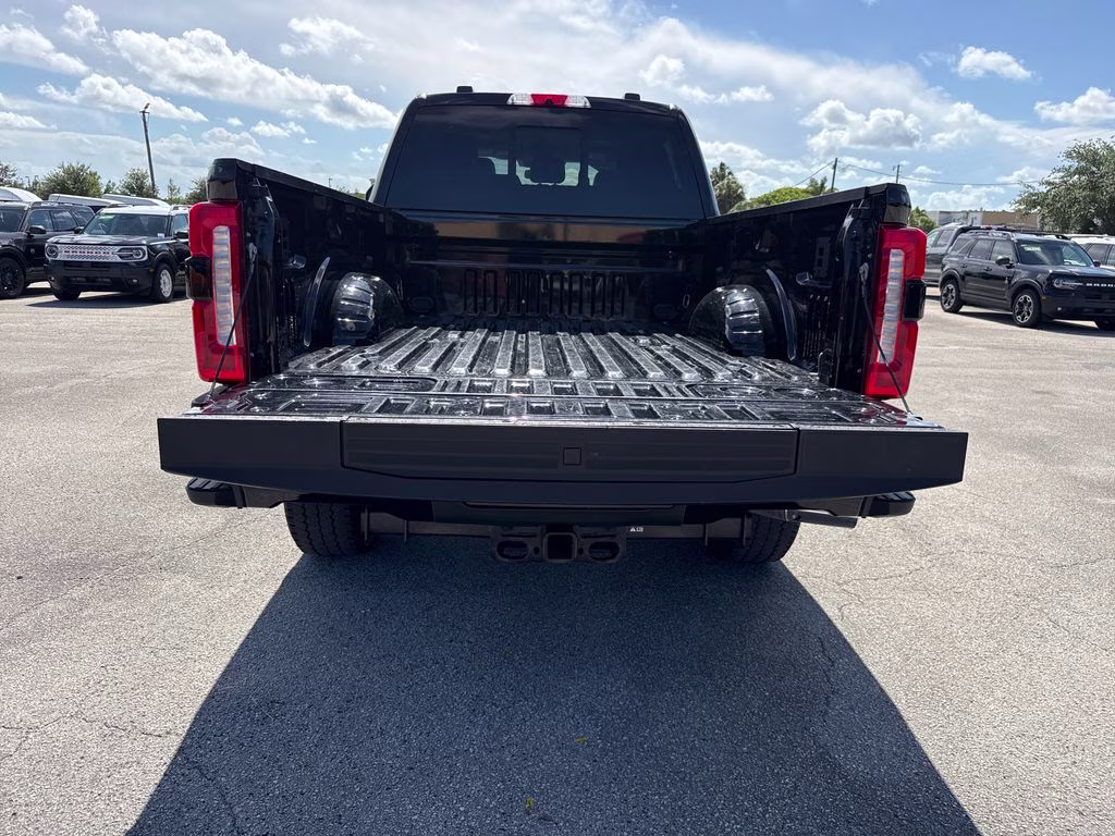 2024 Agate Black Metallic Ford Super Duty F-350 SRW Lariat 4X4 Truck