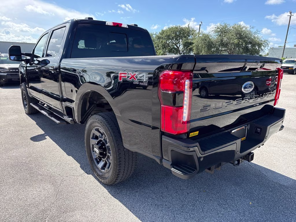 2024 Agate Black Metallic Ford Super Duty F-350 SRW Lariat 4X4 Truck