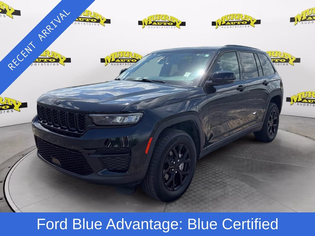 2025 Diamond Black Crystal Pearlcoat Jeep Grand Cherokee Altitude 4X4 SUV