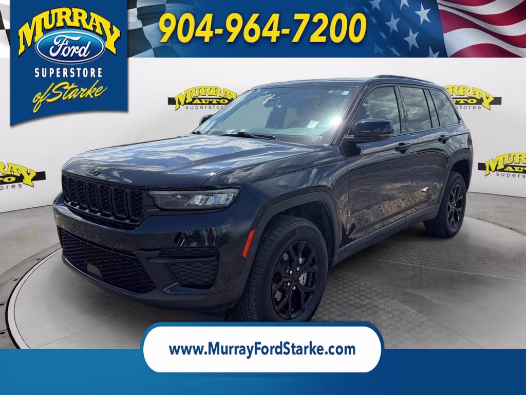 2025 Diamond Black Crystal Pearlcoat Jeep Grand Cherokee Altitude 4X4 SUV