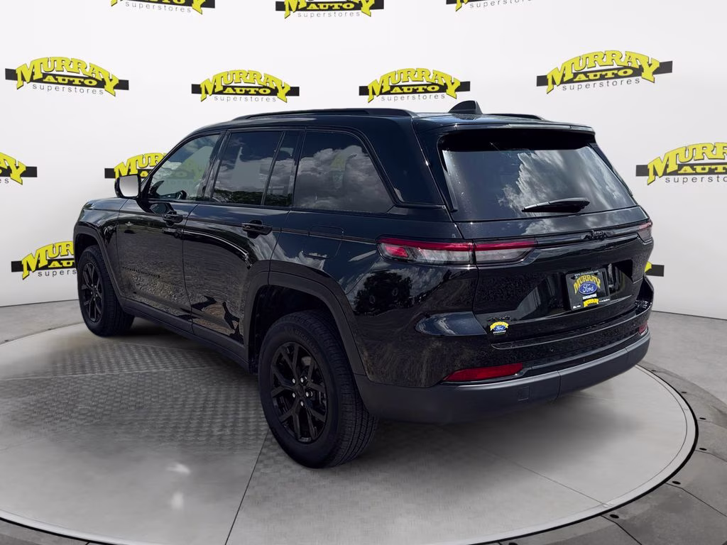 2025 Diamond Black Crystal Pearlcoat Jeep Grand Cherokee Altitude 4X4 SUV