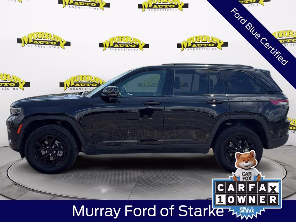 2025 Diamond Black Crystal Pearlcoat Jeep Grand Cherokee Altitude 4X4 SUV