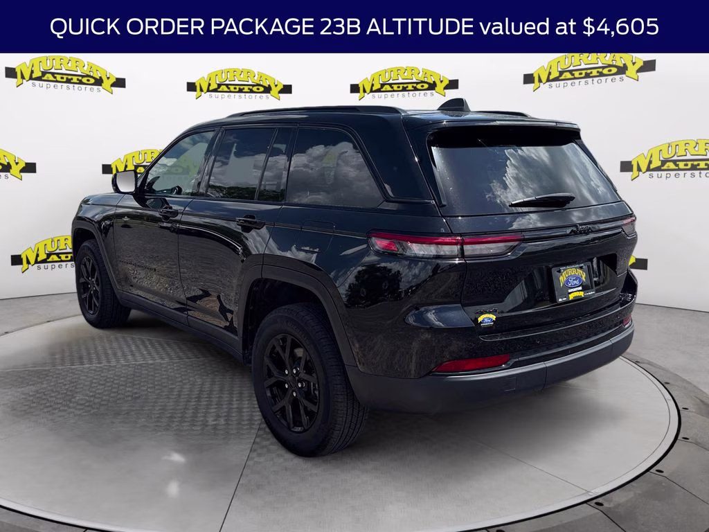 2025 Diamond Black Crystal Pearlcoat Jeep Grand Cherokee Altitude 4X4 SUV