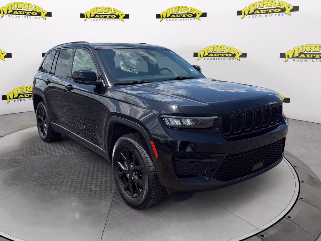 2025 Diamond Black Crystal Pearlcoat Jeep Grand Cherokee Altitude 4X4 SUV
