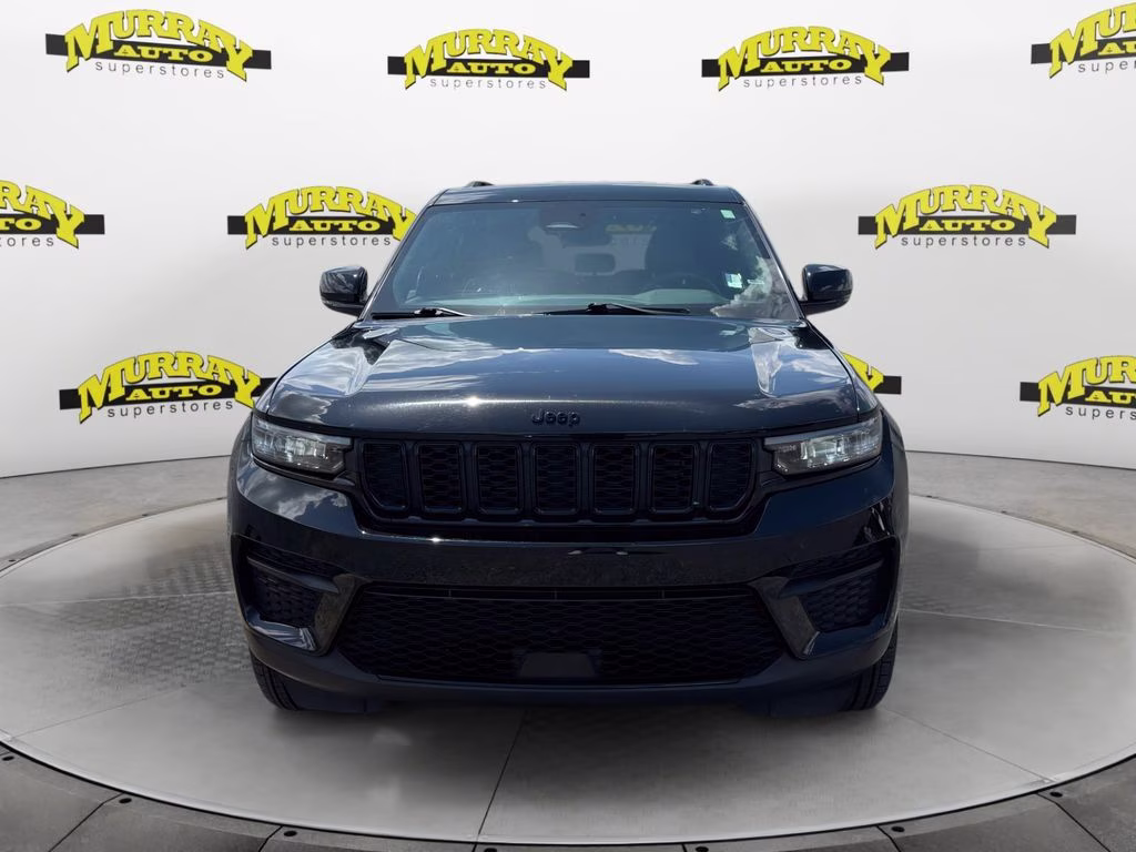 2025 Diamond Black Crystal Pearlcoat Jeep Grand Cherokee Altitude 4X4 SUV