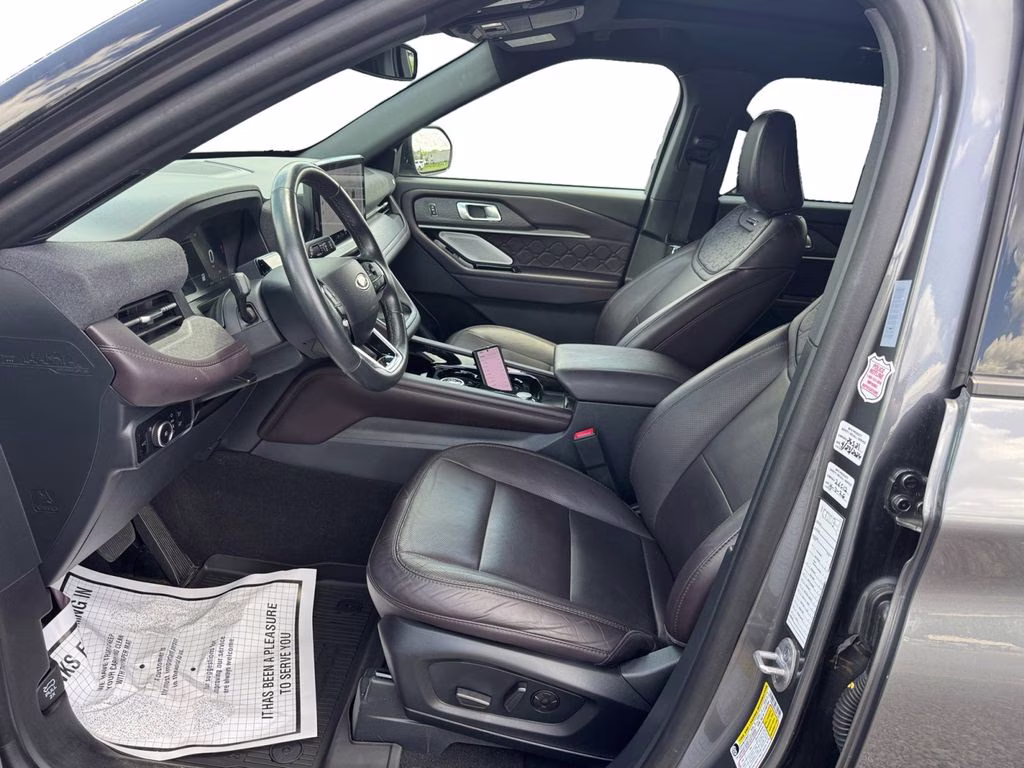 2025 Gray Metallic Ford Explorer Platinum 4X4 SUV