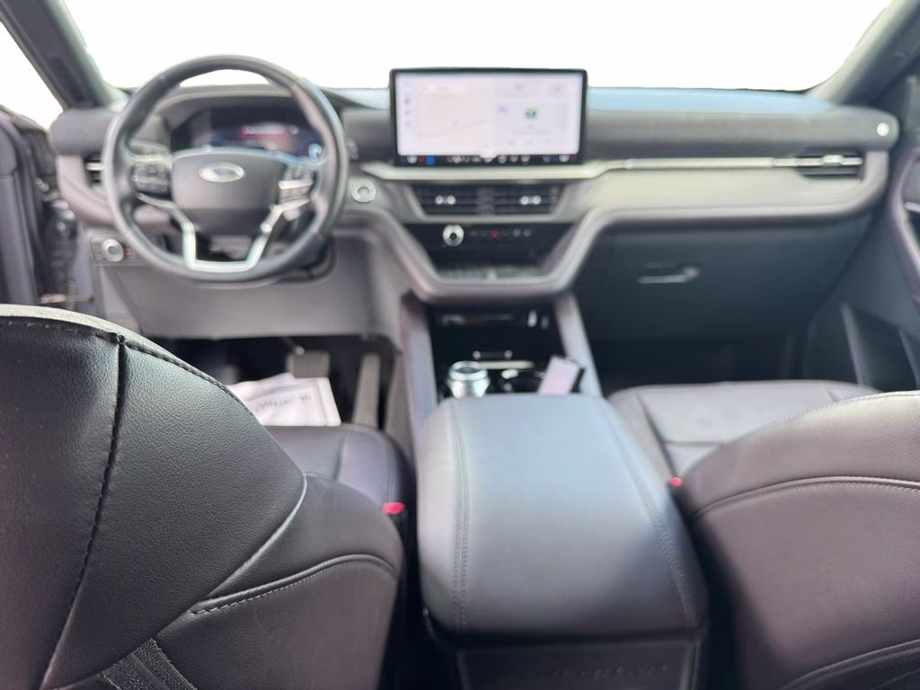 2025 Gray Metallic Ford Explorer Platinum 4X4 SUV
