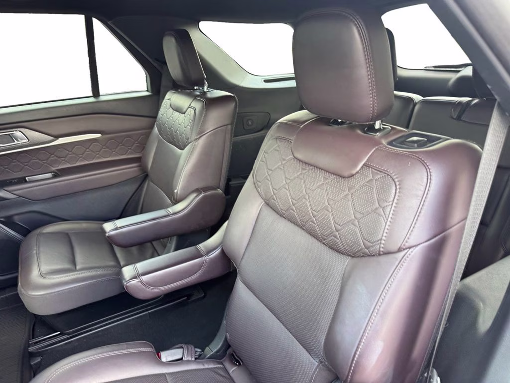 2025 Gray Metallic Ford Explorer Platinum 4X4 SUV