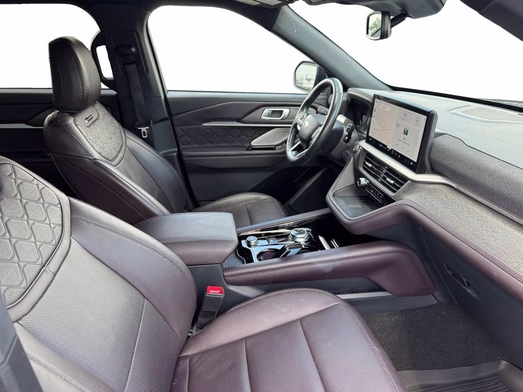 2025 Gray Metallic Ford Explorer Platinum 4X4 SUV