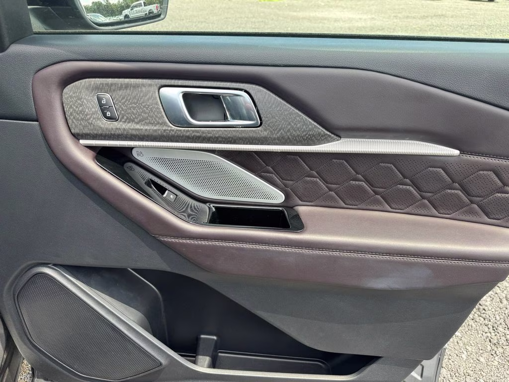 2025 Gray Metallic Ford Explorer Platinum 4X4 SUV