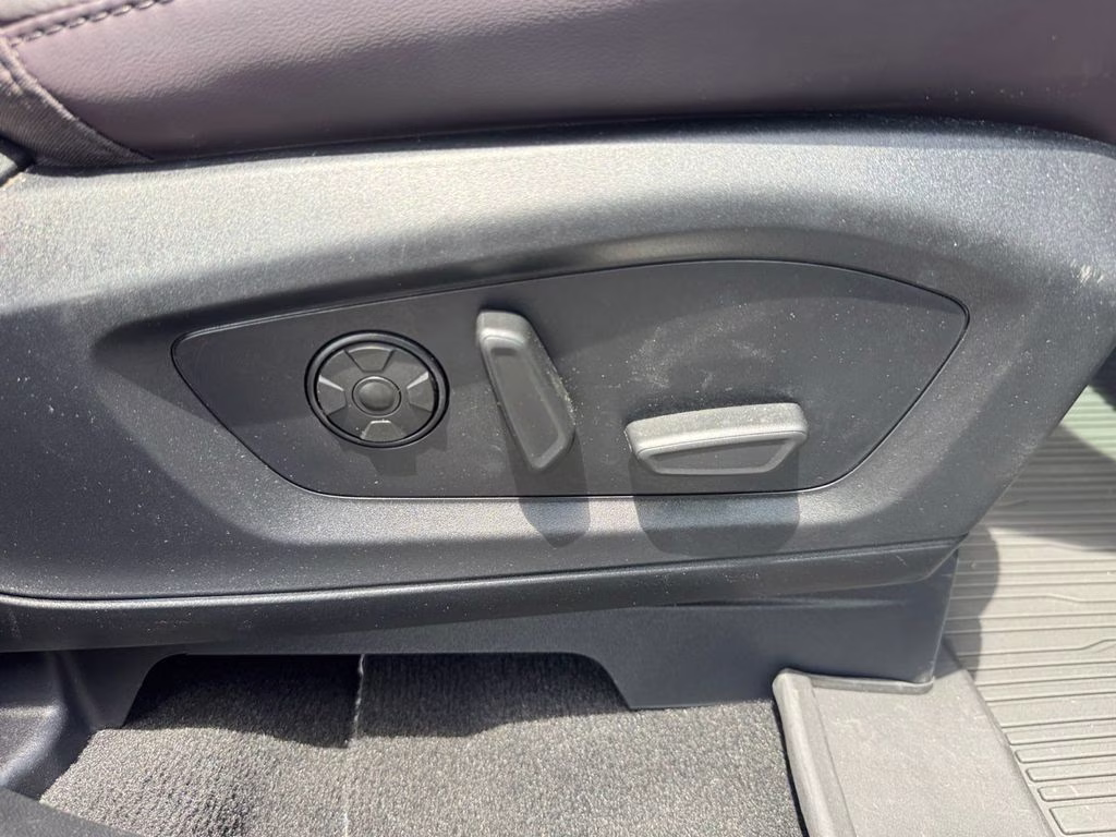 2025 Gray Metallic Ford Explorer Platinum 4X4 SUV